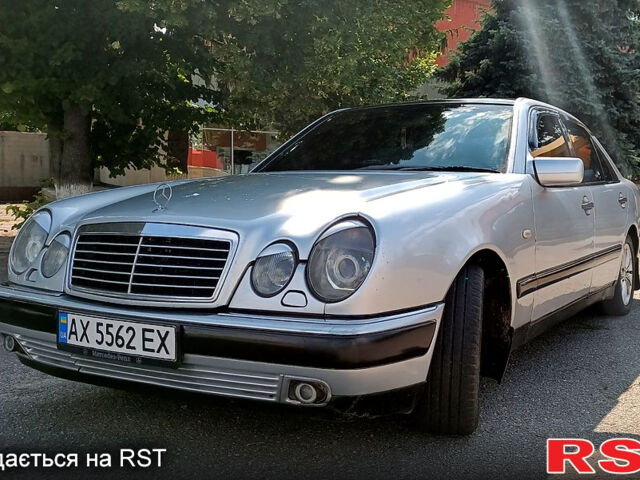 Сірий Мерседес Е-Клас, об'ємом двигуна 2.8 л та пробігом 226 тис. км за 4300 $, фото 1 на Automoto.ua