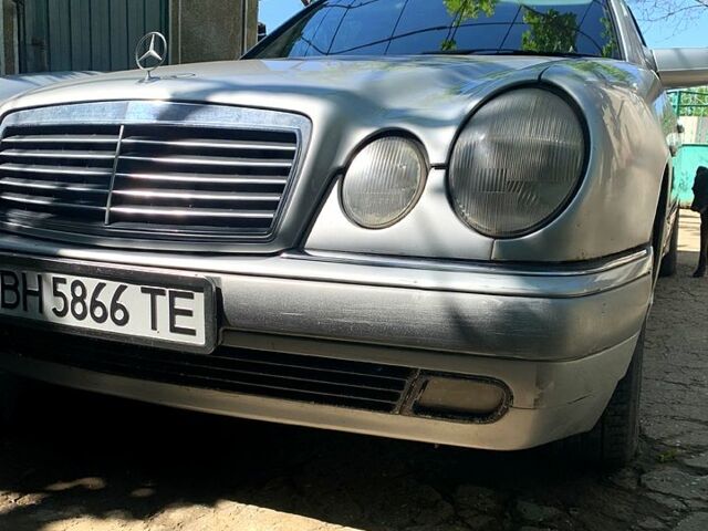 Сірий Мерседес Е-Клас, об'ємом двигуна 2.8 л та пробігом 100 тис. км за 1500 $, фото 1 на Automoto.ua