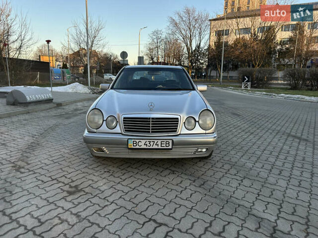 Серый Мерседес Е-Класс, объемом двигателя 3 л и пробегом 496 тыс. км за 3600 $, фото 1 на Automoto.ua