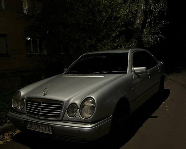 Серый Мерседес Е-Класс, объемом двигателя 3.2 л и пробегом 380 тыс. км за 2750 $, фото 1 на Automoto.ua