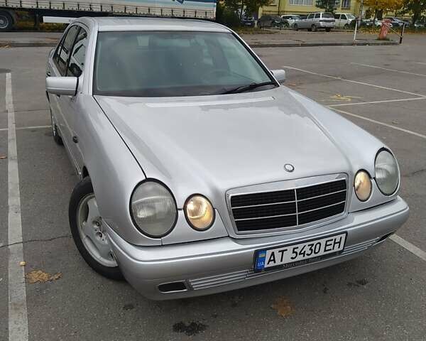 Серый Мерседес Е-Класс, объемом двигателя 2.5 л и пробегом 411 тыс. км за 4200 $, фото 1 на Automoto.ua