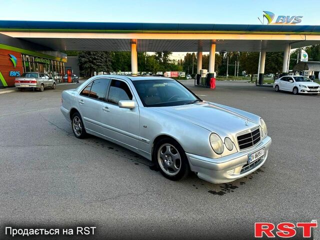 Серый Мерседес Е-Класс, объемом двигателя 2 л и пробегом 350 тыс. км за 3350 $, фото 1 на Automoto.ua