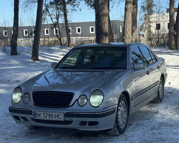 Сірий Мерседес Е-Клас, об'ємом двигуна 3.2 л та пробігом 447 тис. км за 3999 $, фото 1 на Automoto.ua