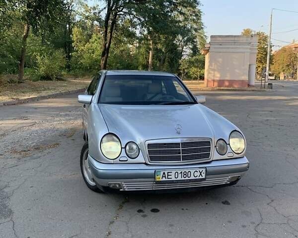 Сірий Мерседес Е-Клас, об'ємом двигуна 3 л та пробігом 430 тис. км за 2400 $, фото 1 на Automoto.ua