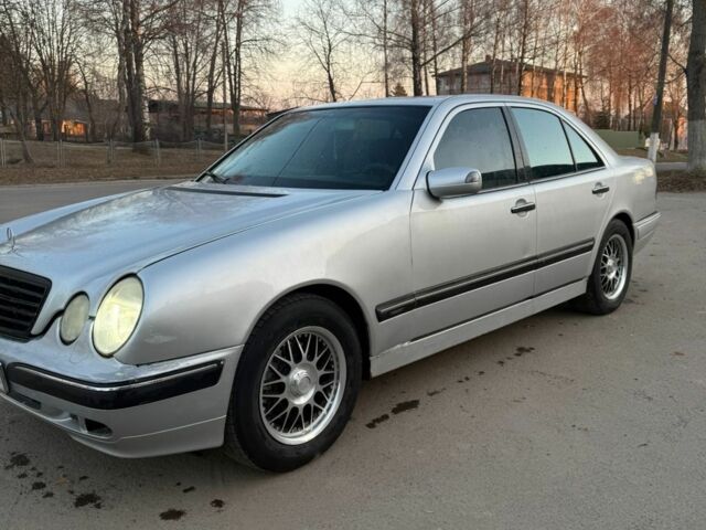 Серый Мерседес Е-Класс, объемом двигателя 3.2 л и пробегом 300 тыс. км за 3500 $, фото 1 на Automoto.ua