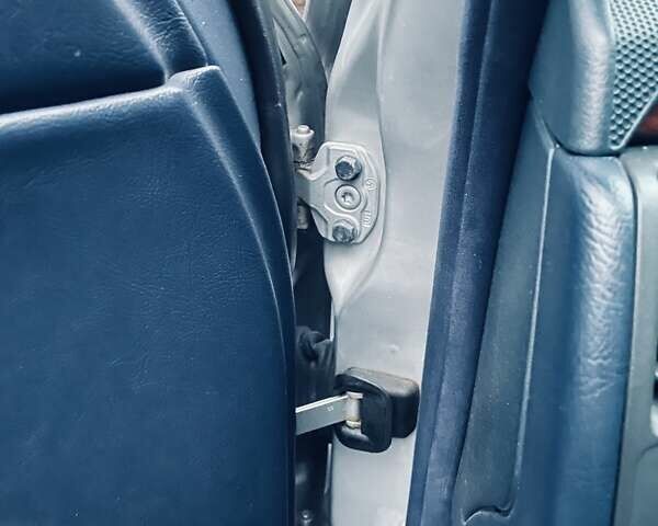 Сірий Мерседес Е-Клас, об'ємом двигуна 2.4 л та пробігом 460 тис. км за 2700 $, фото 1 на Automoto.ua