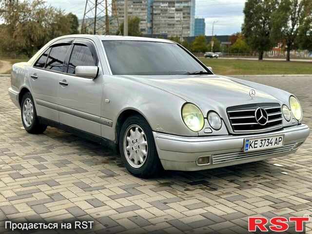 Серый Мерседес Е-Класс, объемом двигателя 3.2 л и пробегом 0 тыс. км за 2700 $, фото 1 на Automoto.ua