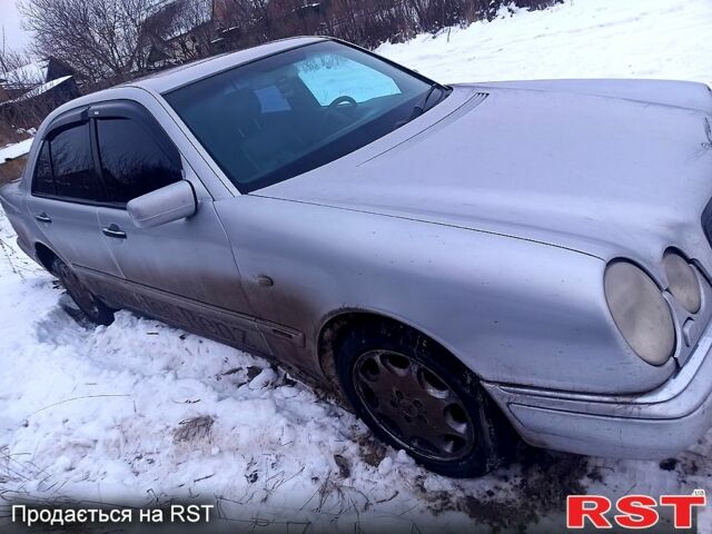 Сірий Мерседес Е-Клас, об'ємом двигуна 2.8 л та пробігом 345 тис. км за 3800 $, фото 1 на Automoto.ua