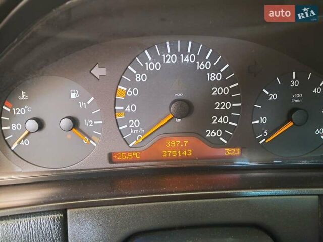 Серый Мерседес Е-Класс, объемом двигателя 2.9 л и пробегом 375 тыс. км за 5000 $, фото 1 на Automoto.ua