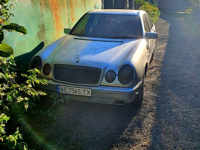 Сірий Мерседес Е-Клас, об'ємом двигуна 2 л та пробігом 0 тис. км за 3780 $, фото 1 на Automoto.ua