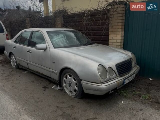 Сірий Мерседес Е-Клас, об'ємом двигуна 2 л та пробігом 350 тис. км за 1950 $, фото 1 на Automoto.ua