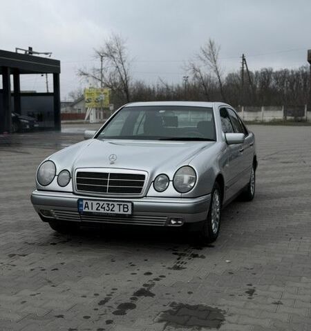 Сірий Мерседес Е-Клас, об'ємом двигуна 2 л та пробігом 136 тис. км за 9000 $, фото 1 на Automoto.ua