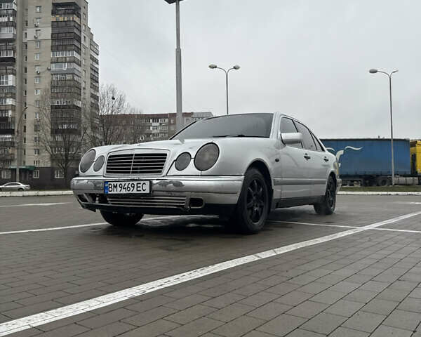 Серый Мерседес Е-Класс, объемом двигателя 2 л и пробегом 470 тыс. км за 3500 $, фото 1 на Automoto.ua