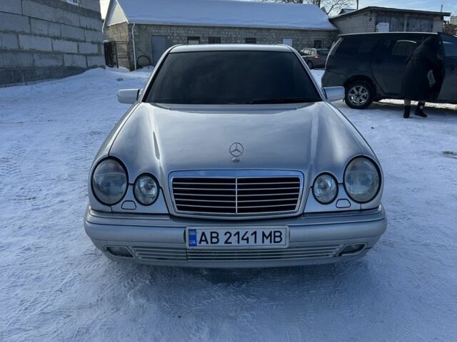 Серый Мерседес Е-Класс, объемом двигателя 4.3 л и пробегом 300 тыс. км за 4300 $, фото 1 на Automoto.ua