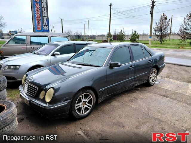 Серый Мерседес Е-Класс, объемом двигателя 2.4 л и пробегом 100 тыс. км за 2200 $, фото 1 на Automoto.ua