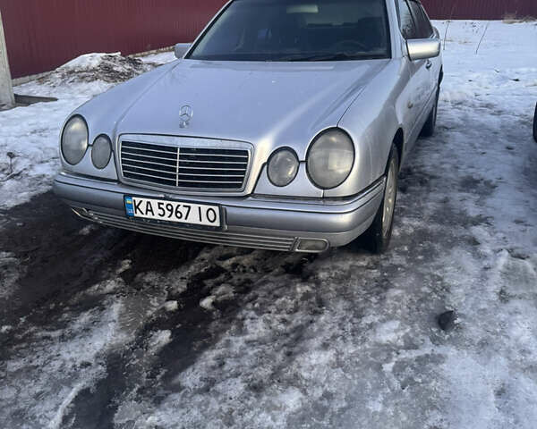 Сірий Мерседес Е-Клас, об'ємом двигуна 2.8 л та пробігом 300 тис. км за 2000 $, фото 1 на Automoto.ua