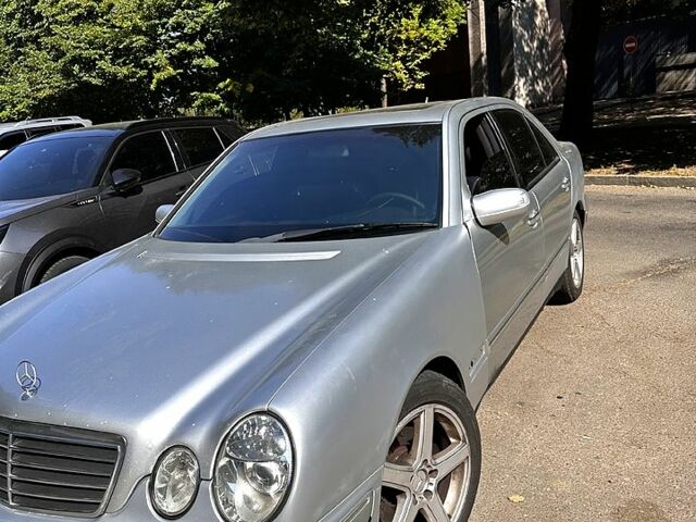 Серый Мерседес Е-Класс, объемом двигателя 2.8 л и пробегом 340 тыс. км за 5000 $, фото 1 на Automoto.ua