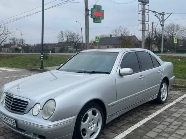 Серый Мерседес Е-Класс, объемом двигателя 3.2 л и пробегом 350 тыс. км за 5200 $, фото 1 на Automoto.ua