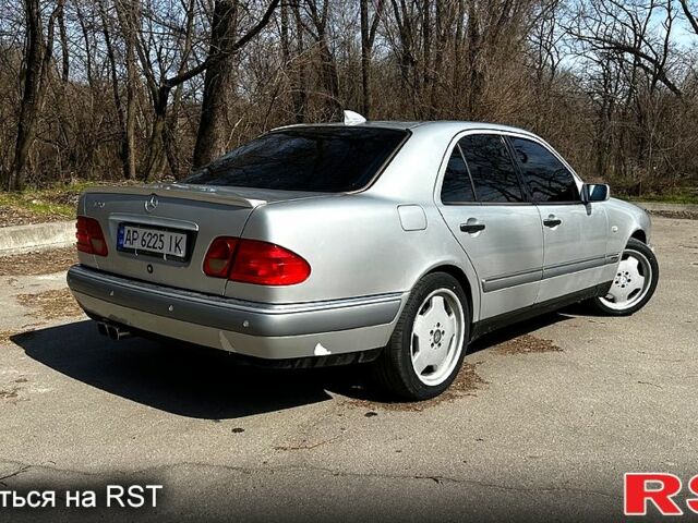 Серый Мерседес Е-Класс, объемом двигателя 3.2 л и пробегом 0 тыс. км за 4200 $, фото 1 на Automoto.ua