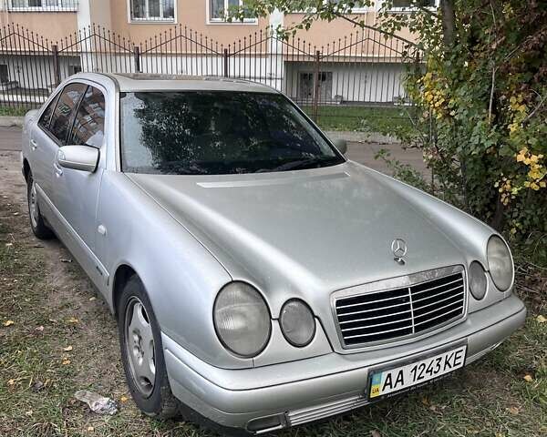 Мерседес Е-Класс 1999 в Киеве на Automoto.ua Серый Мерседес Е-Класс, объемом двигателя 2.15 л и пробегом 403 тыс. км за 4600 $, фото 1 на Automoto.ua