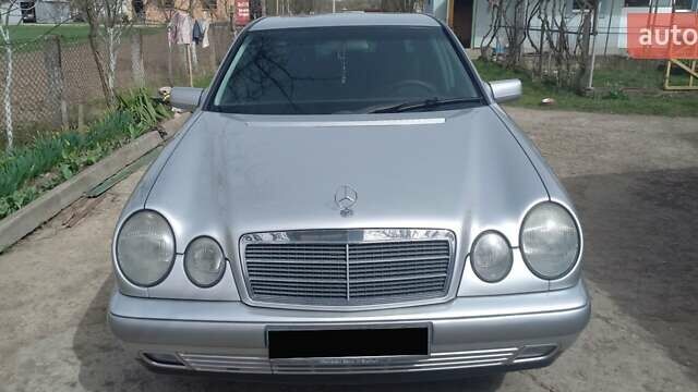 Серый Мерседес Е-Класс, объемом двигателя 2.2 л и пробегом 262 тыс. км за 5000 $, фото 1 на Automoto.ua