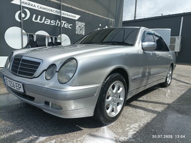 Серый Мерседес Е-Класс, объемом двигателя 2.1 л и пробегом 305 тыс. км за 7589 $, фото 1 на Automoto.ua