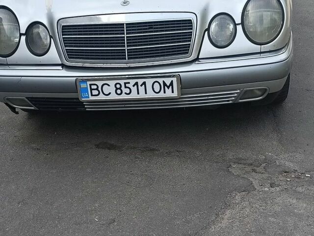 Серый Мерседес Е-Класс, объемом двигателя 3 л и пробегом 560 тыс. км за 2500 $, фото 1 на Automoto.ua