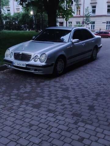 Серый Мерседес Е-Класс, объемом двигателя 2 л и пробегом 460 тыс. км за 3750 $, фото 1 на Automoto.ua