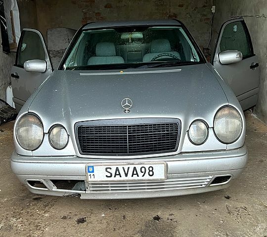 Серый Мерседес Е-Класс, объемом двигателя 2.2 л и пробегом 400 тыс. км за 3600 $, фото 1 на Automoto.ua