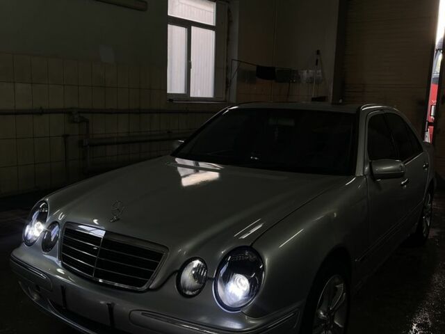 Сірий Мерседес Е-Клас, об'ємом двигуна 2.2 л та пробігом 698 тис. км за 4800 $, фото 1 на Automoto.ua