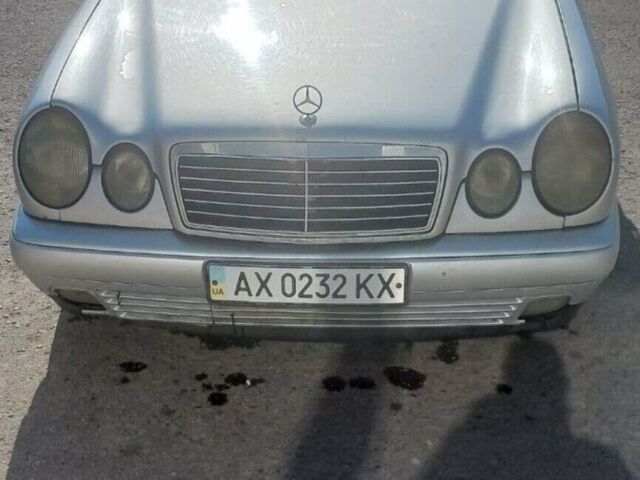 Сірий Мерседес Е-Клас, об'ємом двигуна 2 л та пробігом 424 тис. км за 3100 $, фото 1 на Automoto.ua