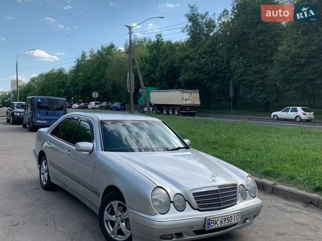 Сірий Мерседес Е-Клас, об'ємом двигуна 2 л та пробігом 406 тис. км за 3400 $, фото 1 на Automoto.ua