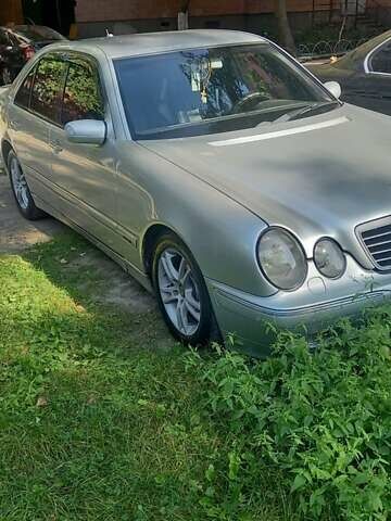 Сірий Мерседес Е-Клас, об'ємом двигуна 2.69 л та пробігом 298 тис. км за 5500 $, фото 1 на Automoto.ua