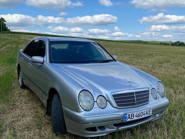 Сірий Мерседес Е-Клас, об'ємом двигуна 2 л та пробігом 408 тис. км за 2500 $, фото 1 на Automoto.ua