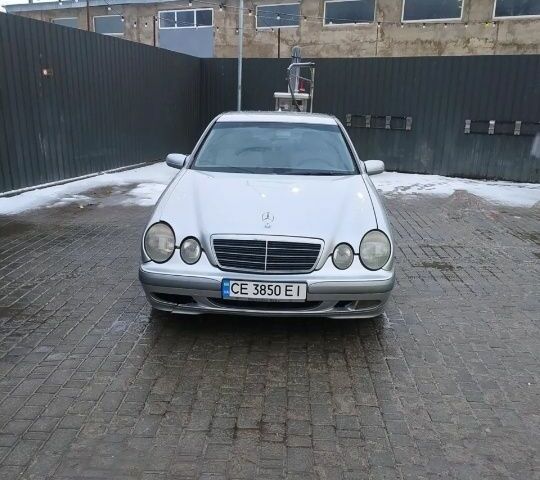 Серый Мерседес Е-Класс, объемом двигателя 2 л и пробегом 365 тыс. км за 3250 $, фото 1 на Automoto.ua