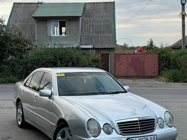 Сірий Мерседес Е-Клас, об'ємом двигуна 2 л та пробігом 359 тис. км за 3699 $, фото 1 на Automoto.ua