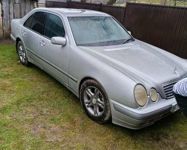 Серый Мерседес Е-Класс, объемом двигателя 2.4 л и пробегом 327 тыс. км за 3600 $, фото 1 на Automoto.ua