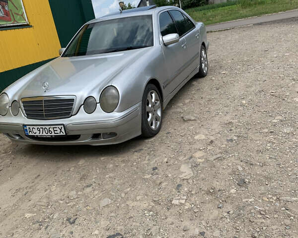 Серый Мерседес Е-Класс, объемом двигателя 3.22 л и пробегом 487 тыс. км за 3900 $, фото 1 на Automoto.ua