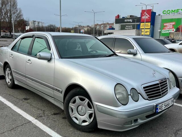 Серый Мерседес Е-Класс, объемом двигателя 2 л и пробегом 298 тыс. км за 5200 $, фото 1 на Automoto.ua