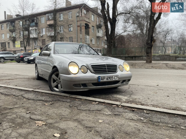 Серый Мерседес Е-Класс, объемом двигателя 2 л и пробегом 400 тыс. км за 4500 $, фото 1 на Automoto.ua