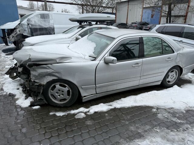 Серый Мерседес Е-Класс, объемом двигателя 0 л и пробегом 270 тыс. км за 1000 $, фото 1 на Automoto.ua