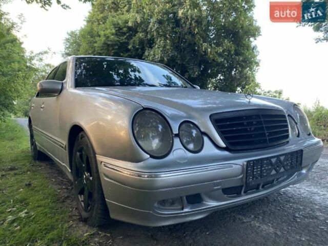 Серый Мерседес Е-Класс, объемом двигателя 2.2 л и пробегом 407 тыс. км за 4750 $, фото 1 на Automoto.ua