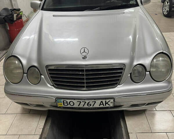 Сірий Мерседес Е-Клас, об'ємом двигуна 2.2 л та пробігом 320 тис. км за 4400 $, фото 1 на Automoto.ua
