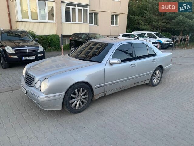 Сірий Мерседес Е-Клас, об'ємом двигуна 2 л та пробігом 435 тис. км за 3100 $, фото 1 на Automoto.ua