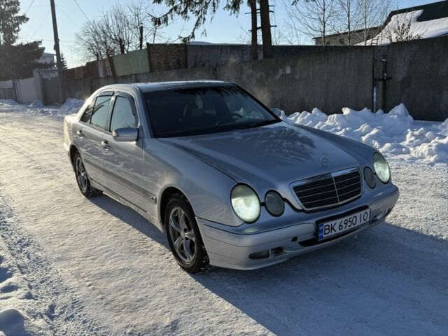 Серый Мерседес Е-Класс, объемом двигателя 2 л и пробегом 400 тыс. км за 3350 $, фото 1 на Automoto.ua