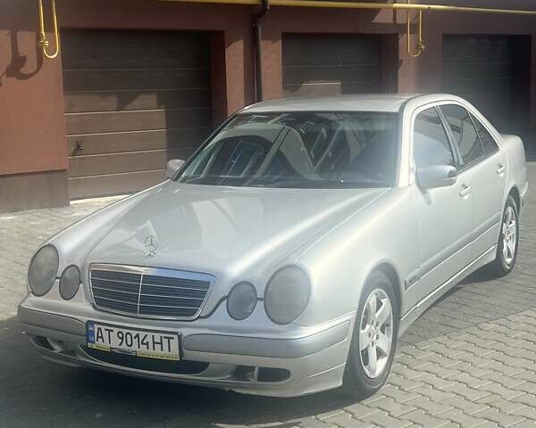 Серый Мерседес Е-Класс, объемом двигателя 2.2 л и пробегом 479 тыс. км за 4500 $, фото 1 на Automoto.ua