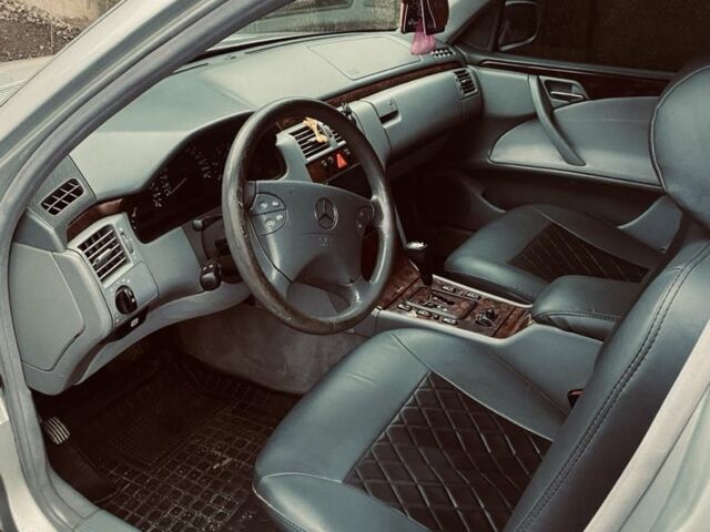 Сірий Мерседес Е-Клас, об'ємом двигуна 2.7 л та пробігом 500 тис. км за 4700 $, фото 1 на Automoto.ua