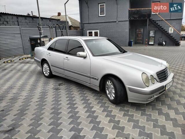 Сірий Мерседес Е-Клас, об'ємом двигуна 2 л та пробігом 530 тис. км за 2500 $, фото 1 на Automoto.ua