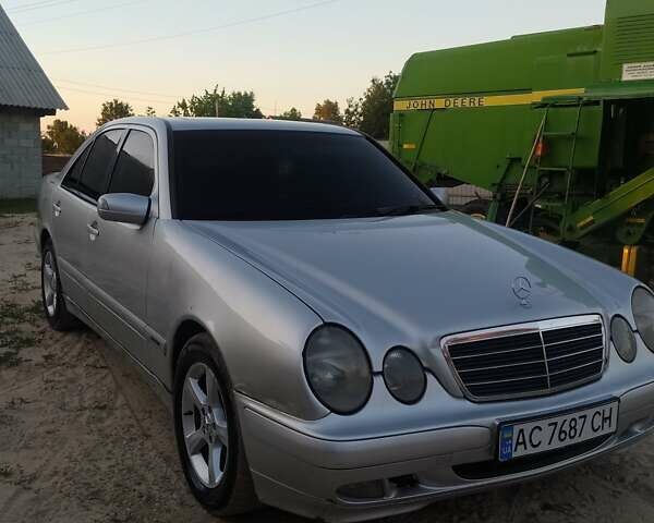 Серый Мерседес Е-Класс, объемом двигателя 3.2 л и пробегом 350 тыс. км за 2700 $, фото 1 на Automoto.ua