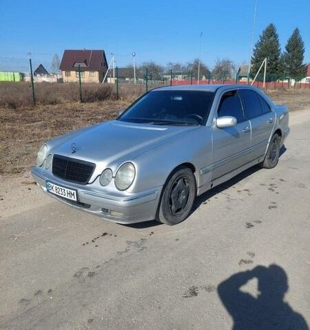 Серый Мерседес Е-Класс, объемом двигателя 2.15 л и пробегом 400 тыс. км за 2800 $, фото 1 на Automoto.ua